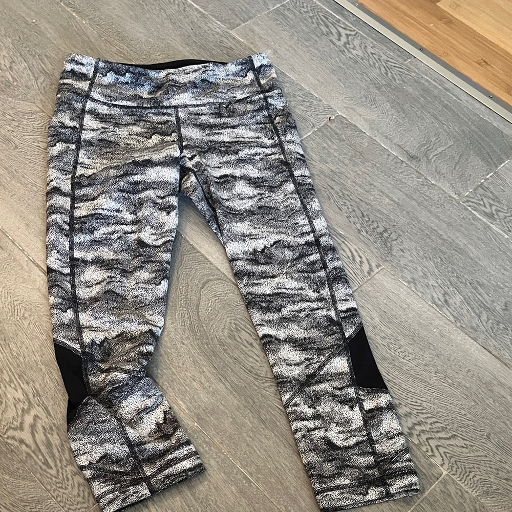 lululemon athletica Black and Gray Patterned Leggings